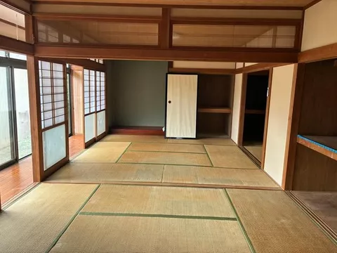 ◆100㎡ single-story house♪◆Land over 60 tsubo♪◆4 Japanese-style rooms and a detached building◆Parking for more than 3 cars - Image 2