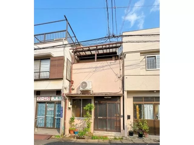 "3 minutes on foot from Machiya Station! Convenient with access to 2 train lines! Abundant shopping facilities!"