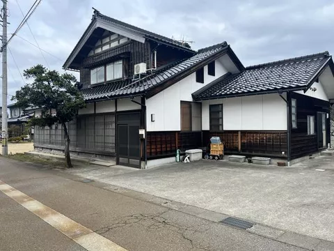 Hakui-gun Hodatsushimizu-cho Kitagawajiri (Menda Station) 2-story 12K