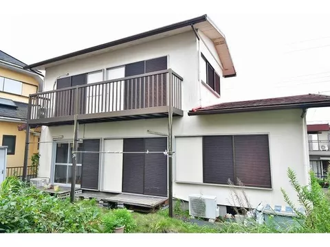 All rooms facing south & layouts of 6 tatami mats or more. Quiet residential area, 2 minutes on foot to the park.