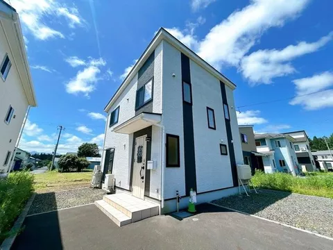 [Open House Held] Immediate occupancy available / New earthquake resistance compliance / Parking for 2 cars available / Quiet residential area