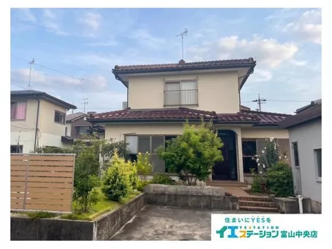 Parking for 3 cars possible! 3LDK with south garden in a quiet residential area