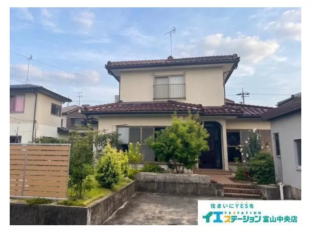 Parking for 3 cars possible! 3LDK with south garden in a quiet residential area