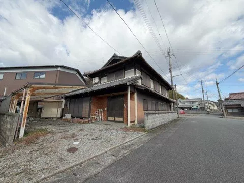Myorakuji-cho, Nishiwaki-city (Nishiwaki station) 2F 6DK

2,600,000 yen