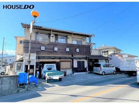 A prime location about 15 minutes on foot from Aeon Mall Kofu Showa, in the popular area of Showa Town! The first floor...