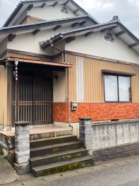 Fukui City Ejirigaoka-cho (Sanjuuhassha Station) 2-story 5DK