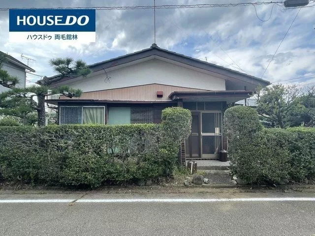 Convenient living close to the station! Located in a quiet residential area, it provides a comfortable living environment.