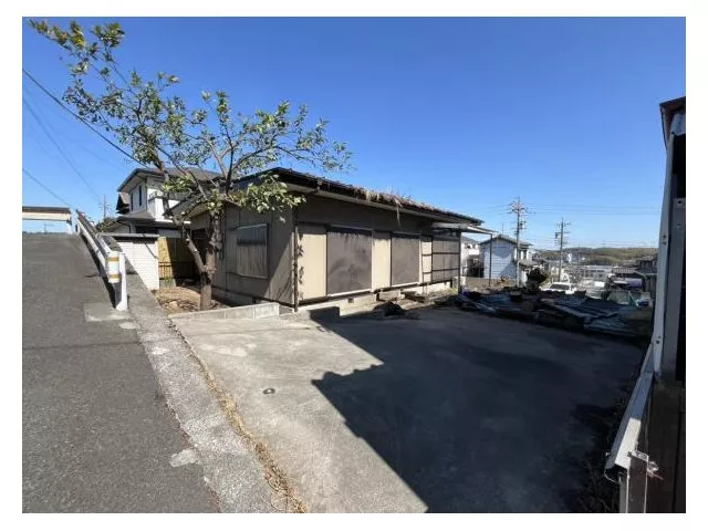 Immediately near a general hospital! Single-story building 3DK ● Japanese-style room available ● Well-developed surrounding environment ● Land sale consultation available