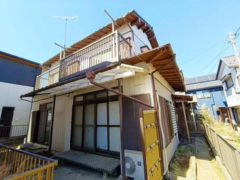 A location with abundant surrounding facilities such as supermarkets, convenience stores, hospitals, and parks♪