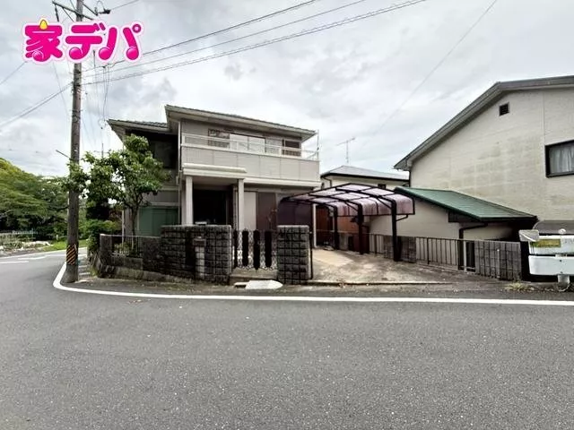■ "4DK" ■ Spacious and relaxing Japanese-style room available ■ Quiet residential area with a calm environment