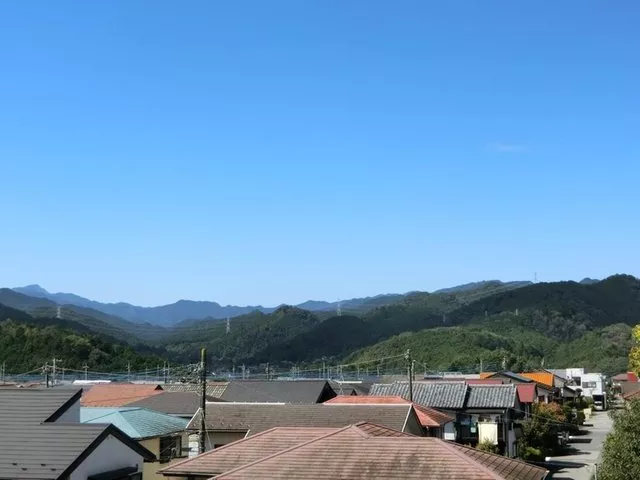 Great view! Overlooking the town from a hill, you can see from the Okumusashi mountain range to Bukozan!