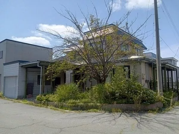 Structure: Wooden/2-story