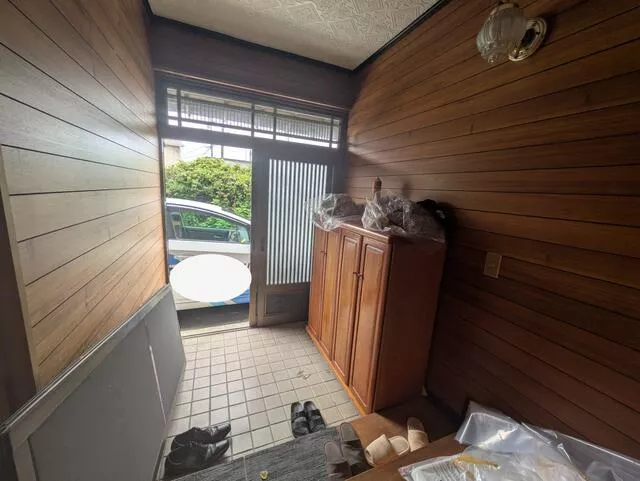 Itano District, Itano Town, Suita, Town South (Itano Station) 2-story building 6DK