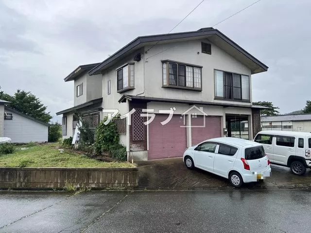 8 minutes on foot from JR Sozaki Station, 117 tsubo of land, 57 tsubo building with 5LDK, garage included