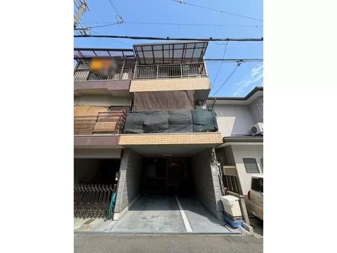 3DK with parking space available (with restrictions) about 18 minutes on foot from Kintetsu Nara Line "Yahachinosato" station!