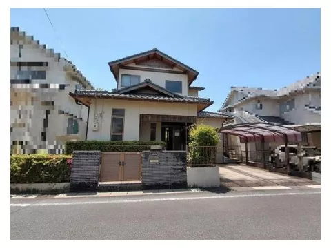 Quiet residential area, two-way road, good sunlight, parking for 2 cars, well-maintained interior
