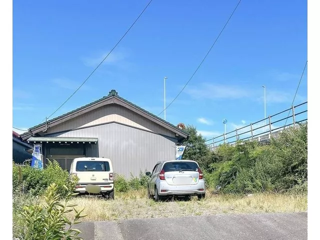 Open house held until August 25 / Current condition sale / Move-in possible within the year / Parking for 6 cars / Single-story