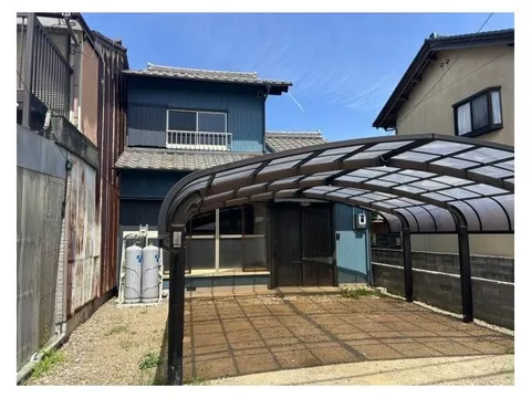 [Open House Held] [Interior and Exterior Renovated] Parking for 2 standard cars in parallel available. South-facing road for sunlight
