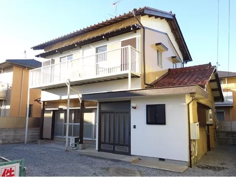 - Exterior and interior renovated - Move-in ready south-facing house - Parking for 2-3 cars possible