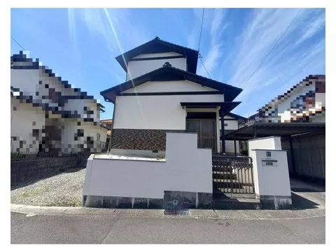 Quiet residential area, good sunlight exposure on the east side road, parking for 2 cars available, sunroom included