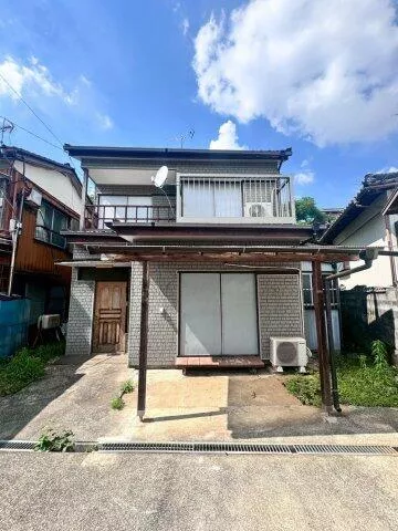 6 minutes by car from JR Ban'etsu West Line Ubado Station