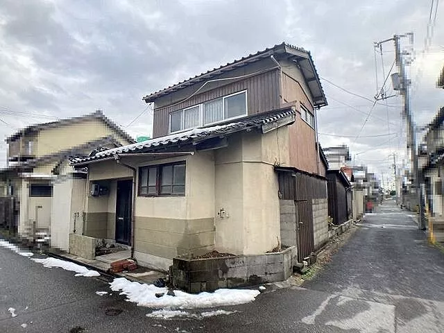 Used single-family home - Used house (as-is sale)