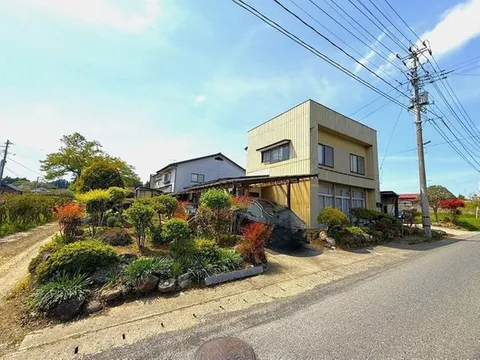 A peaceful area surrounded by nature!! You can also enjoy a home garden in the field on the property♪