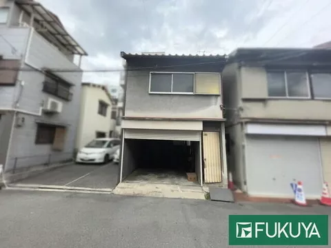 14 minutes by bus from JR Chuo Line "Nishi-Hachioji" station, 3 minutes on foot from Izumi Town stop