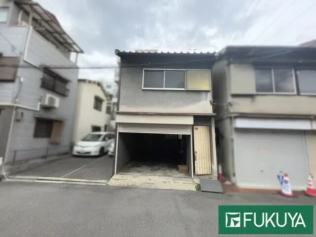 14 minutes by bus from JR Chuo Line "Nishi-Hachioji" station, 3 minutes on foot from Izumi Town stop