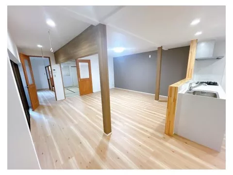 [Open House] [Interior and exterior renovation completed] [New water area replacement completed] [Exterior painting completed]