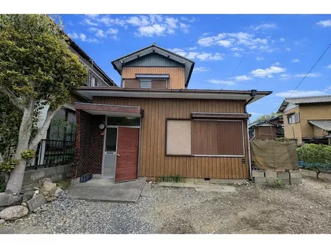 All rooms over 6 tatami mats with a garden, spacious 5DK♪