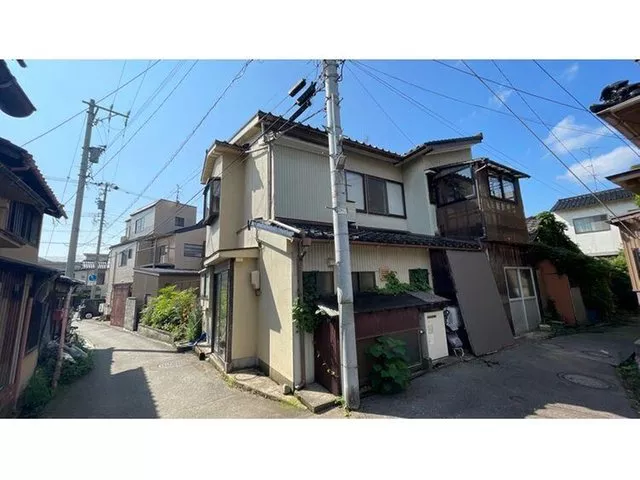 [Sakura Home] Adjacent to the Teramachi temple group. A calm atmosphere that evokes a sense of nostalgia.