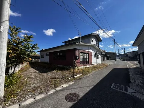 Yonezawa City Higashi Odori 3-chome (Yonezawa Station) 2-story 6DK