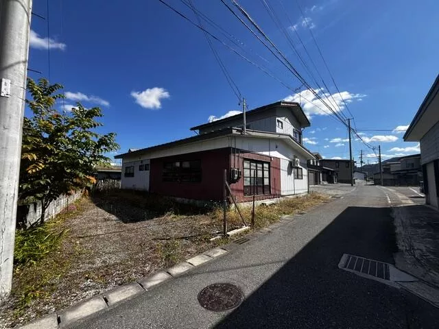 Yonezawa City Higashi Odori 3-chome (Yonezawa Station) 2-story 6DK