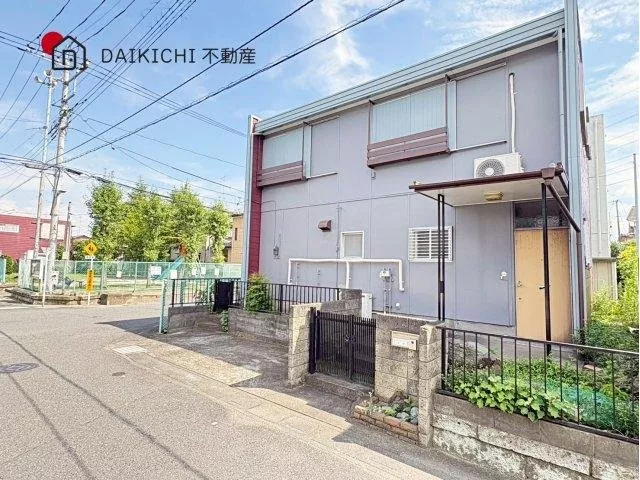 13 minutes on foot to Chichibu Railway "Mochida" Station!! A corner lot facing south, with good sunlight and ventilation♪