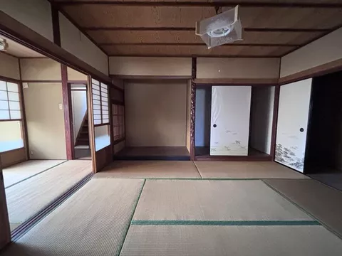 Prime location just a 3-minute walk from Kitakomatsu Station! Achieve your dream rural life in a nature-rich environment near Lake Biwa.