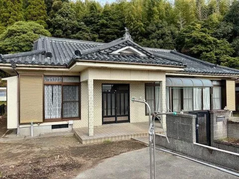 Why not start living while enjoying a leisurely home garden? Authentic Japanese-style with a wide veranda