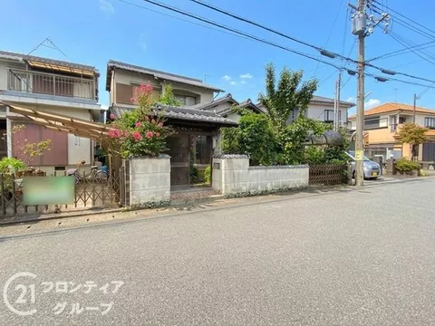 【South-facing with good sunlight + Immediate viewing available!】■ Spacious site area of approximately 53 tsubo with a generous design