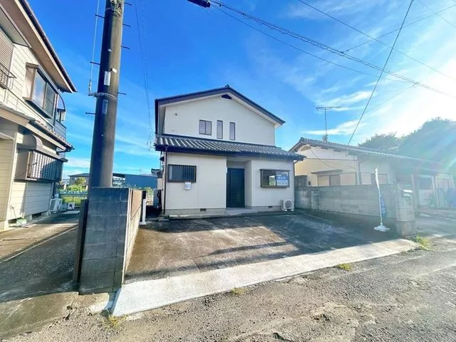 Open house held, renovated, parking available for 3 standard cars in parallel. Education within a 10-minute walk.