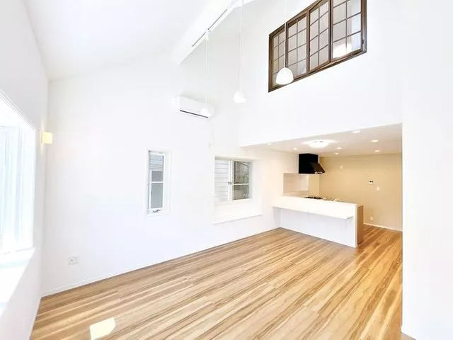[Open House] Western-style house with 2×4 construction. The storage space on the third floor is also spacious.