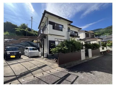 A user-friendly 3LDK residence with parking for 3 cars in Yamato-cho.