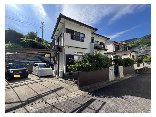 A user-friendly 3LDK residence with parking for 3 cars in Yamato-cho.