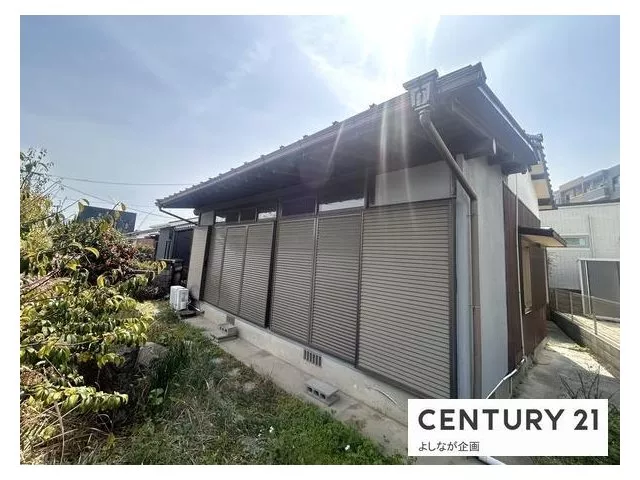 A used one-story house on a spacious 66.24 tsubo lot is now available♪
