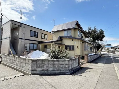 ■ Building available, current condition delivery ■ Recommended for renovation properties