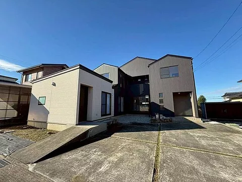 Used single-family home in Toyama City, Kitadai, used detached house