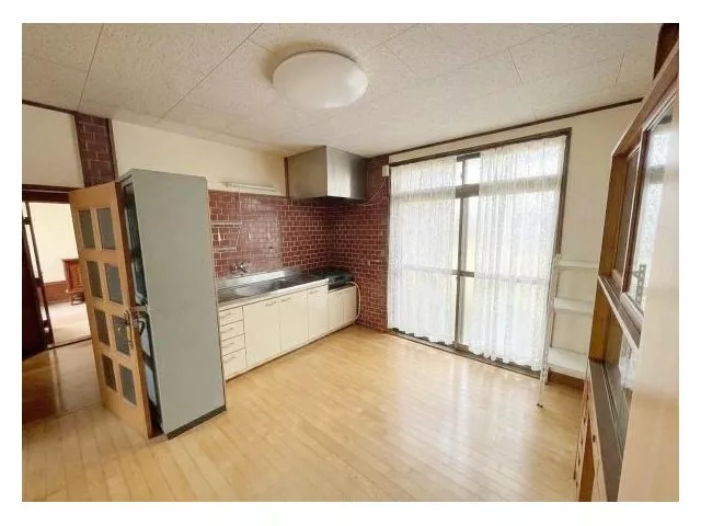 About a 6-minute walk from Kintetsu "Nukata" station! South-facing, spacious 5DK suitable for large families!