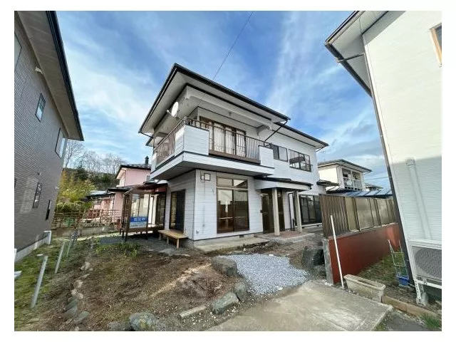 Tour] [Scheduled to renovate interior and exterior] [Scheduled to paint exterior walls] 13-minute walk from supermarket (
