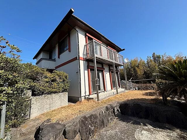 Used single-family home in Ito City, Futo subdivision outside of the development