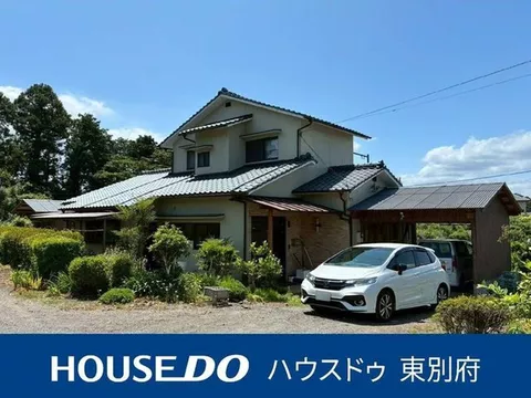 Approximately 293 tsubo, a spacious and practical home in a bright and relaxed living environment.