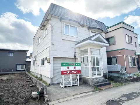 Aomori-shi, Aomori-shi Okazokumichi 1-chome, 2F 6SLDK

9,000,000 yen